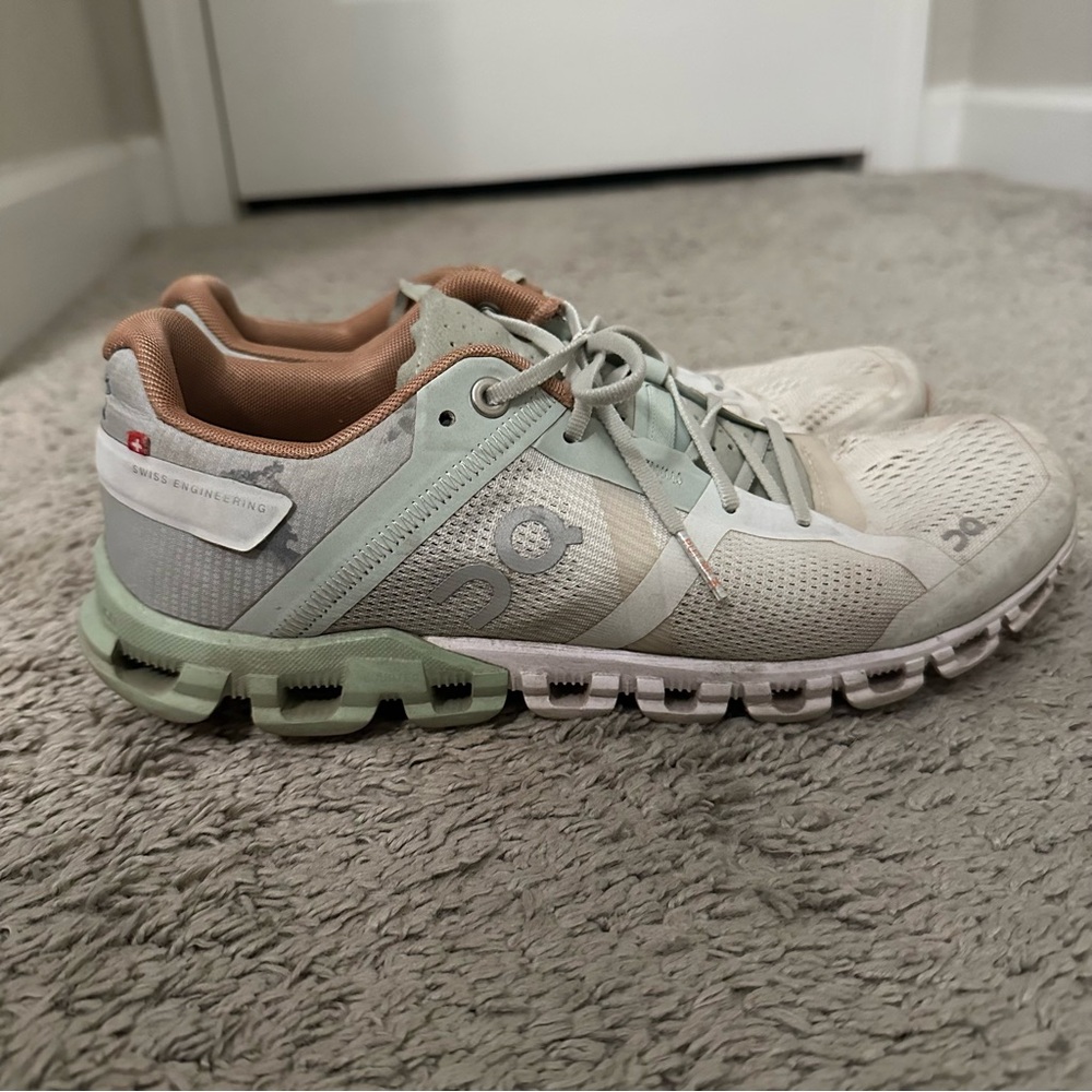 On running tennis shoes